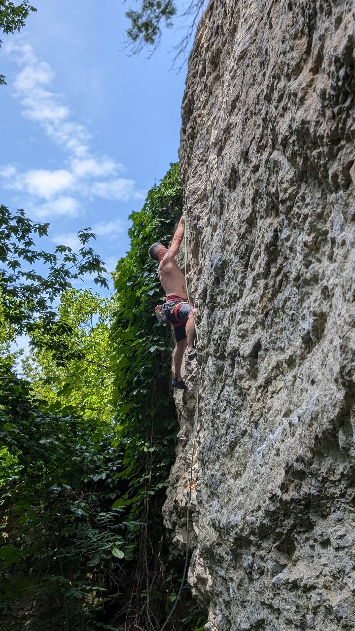 Олександр Педан радить маршрут вихідного дня. І це - Мекка скелелазіння в Україні